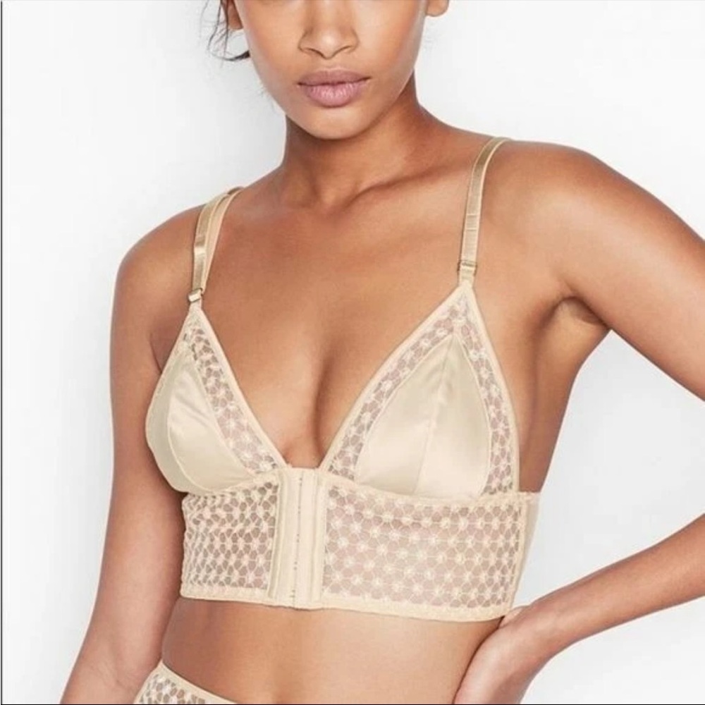 Victoria's Secret Cream Lace Bra…